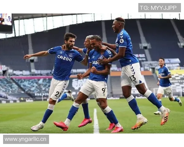 西布朗维奇迎战伊普斯维奇争夺英冠积分榜关键战役