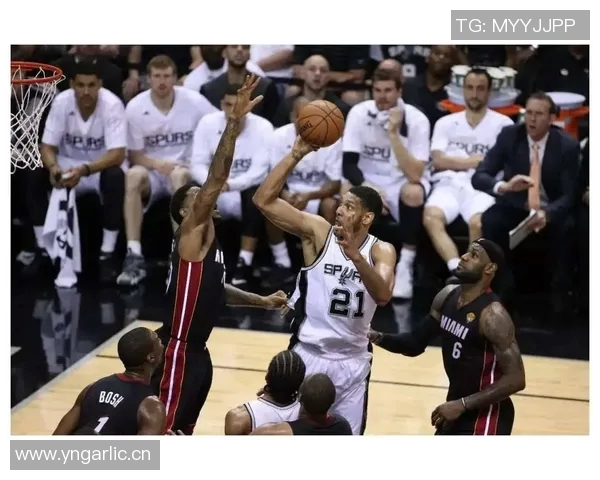 湖人队与热火队激战G4争夺总冠军的关键一战即将上演 湖人队与热火队激战G4争夺总冠军的关键一战即将上演